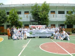 Sharp Ecobition di SMAN 13 Surabaya