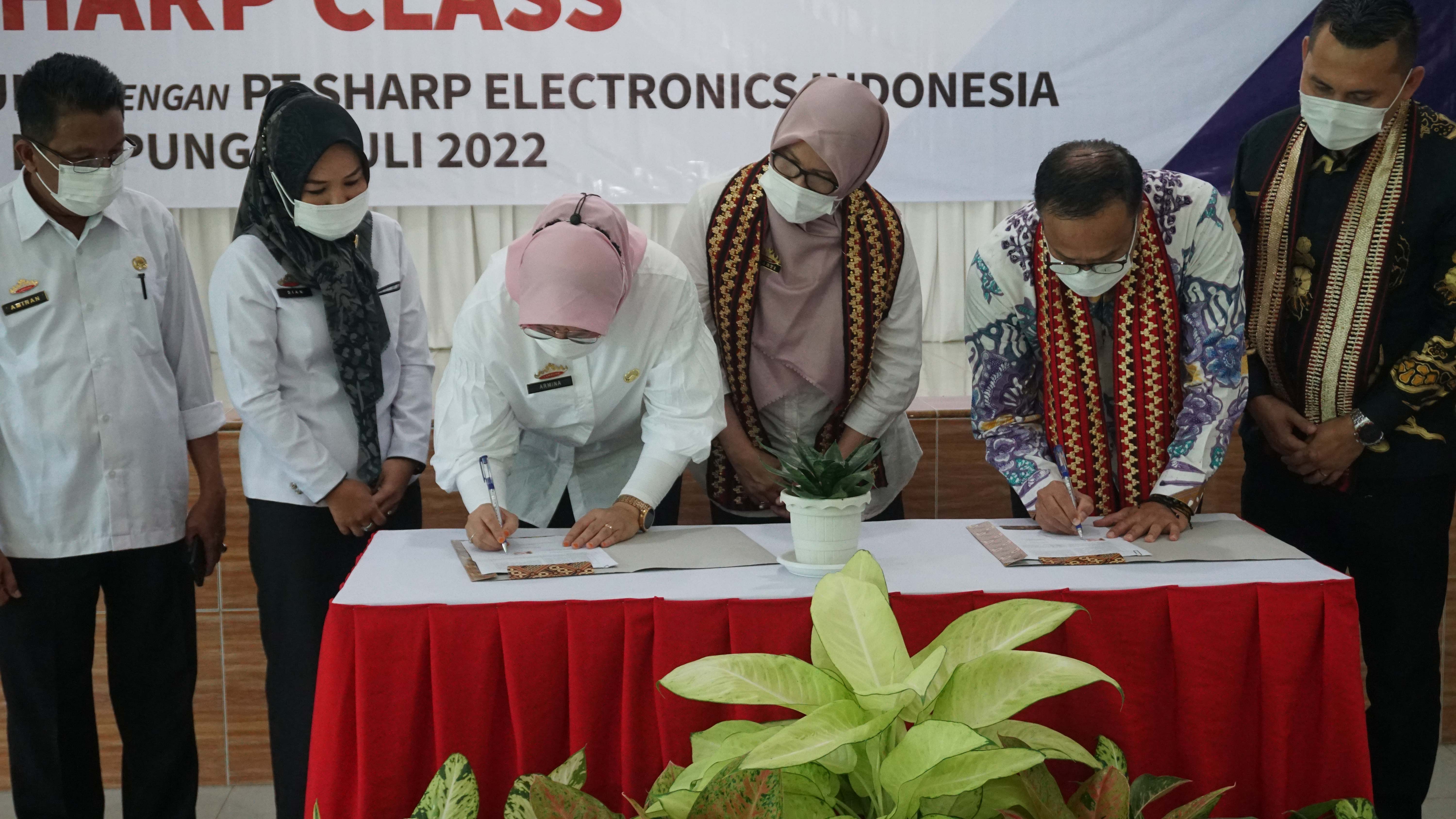 030%20-%201%20Prosesi%20Penandatanganan%20MoU%20Sharp%20Class%20SMKN%202%20Metro%20Lampung.jpg