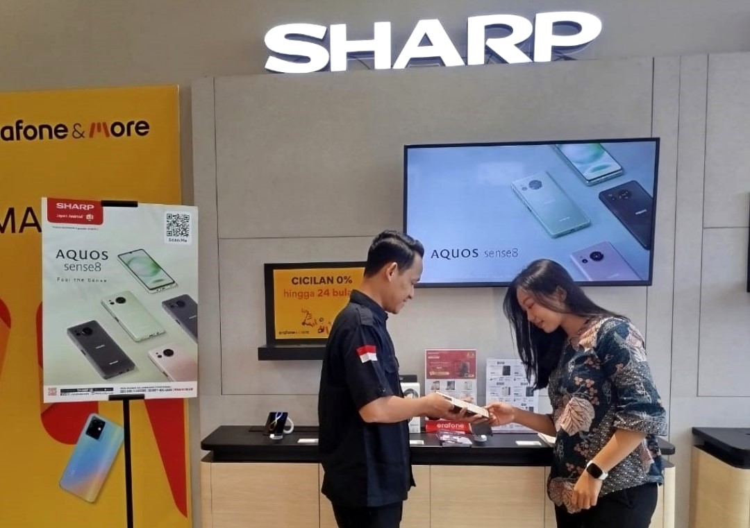 konsultan Sharp menjelaskan promo May Day