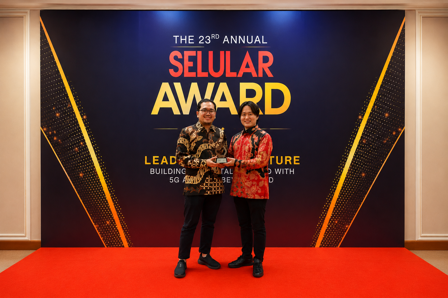 Sharp raih penghargaan smartphone of the year 2025 mid range category 