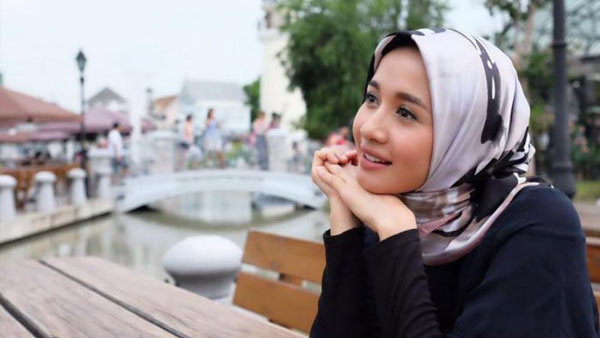 Brand%20Hijab%205%20Artis%20Hits%20Ini%20Bisa%20Jadi%20Referensi%201.jpg