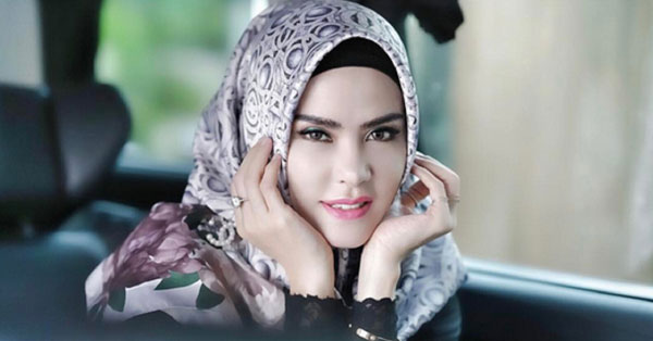 Brand%20Hijab%205%20Artis%20Hits%20Ini%20Bisa%20Jadi%20Referensi%202.jpg