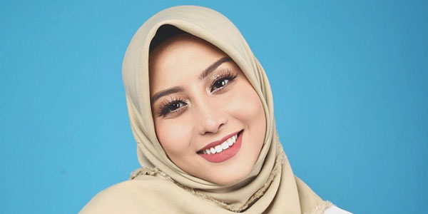 Selebgram%20Ini%20Juga%20Punya%20Hijab%20Line%20Loh%203.jpg