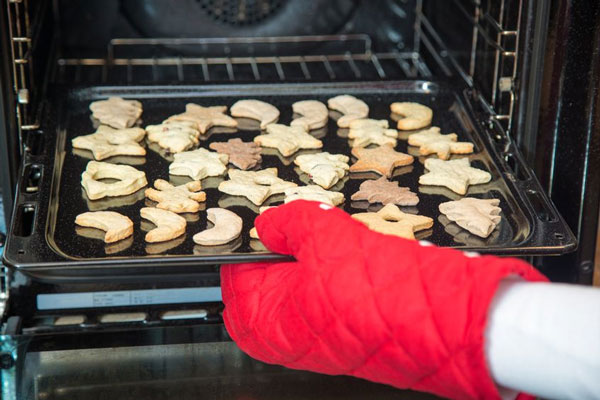 Usir%20Kerak%20Membandel%20di%20Oven%20Listrik%201.jpg